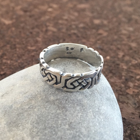 Celtic Ring in Sterling Silver - Nickel Free - Size 9 1/2 NWOT 💥LAST ONE💥 - Picture 3 of 4
